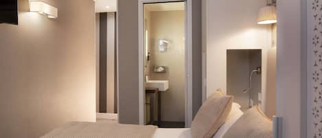 Superior Double or Twin Room | Premium bedding, in-room safe, desk, laptop workspace