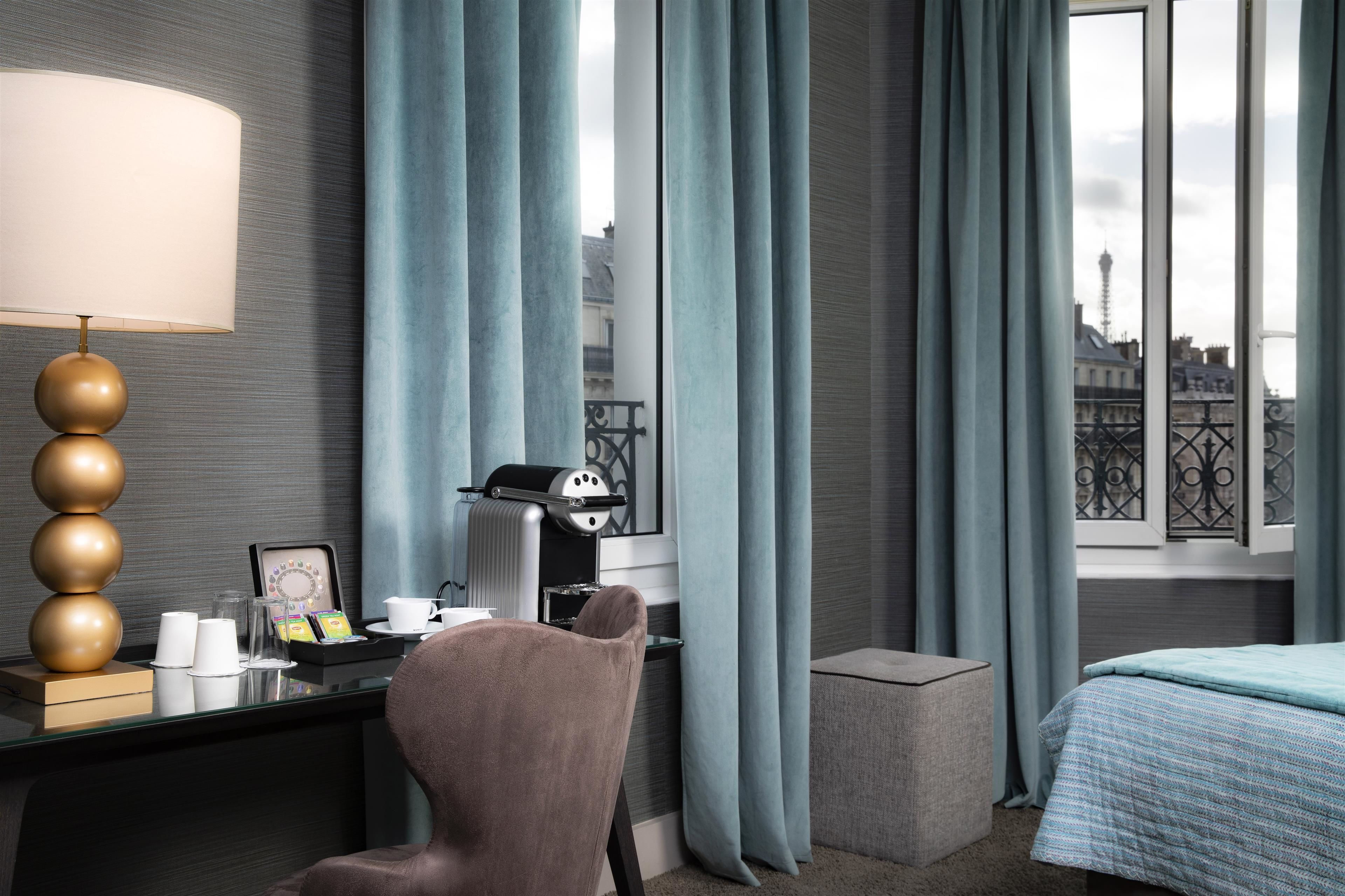 premium bedding, in-room safe, desk, laptop workspace