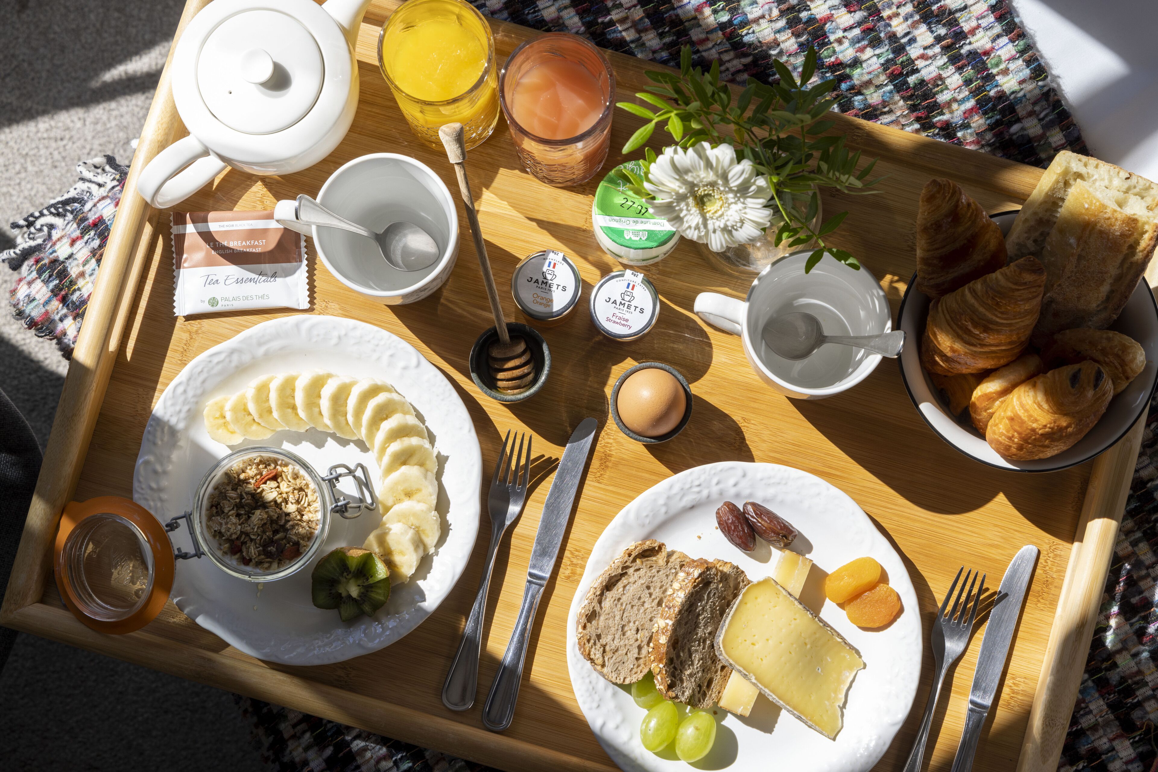 daily continental breakfast (eur 18 per person)