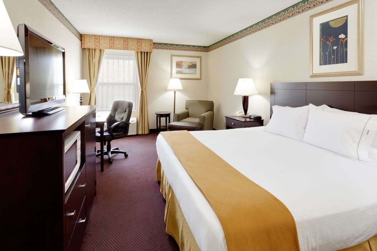 In-room safe, desk, iron/ironing board, free cribs/infant beds