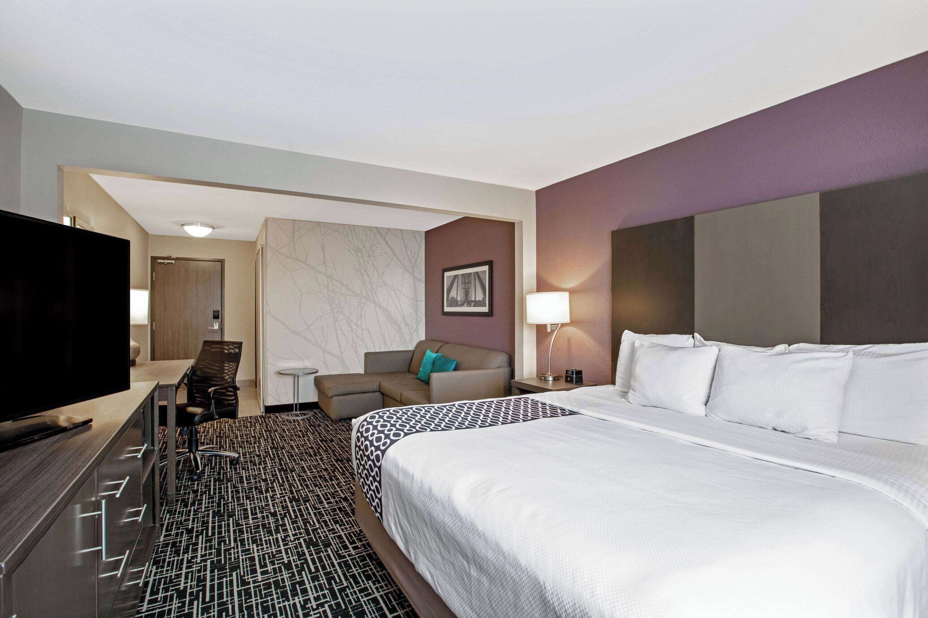 deluxe room, 1 king bed, non smoking | premium bedding, desk, iron/ironing board, free cots/infant beds