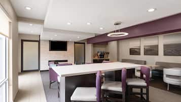 Café da manhã com buffet grátis todos os dias