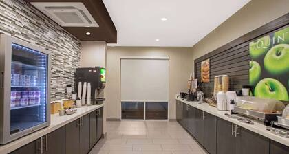 La Quinta Inn & Suites by Wyndham Fayetteville