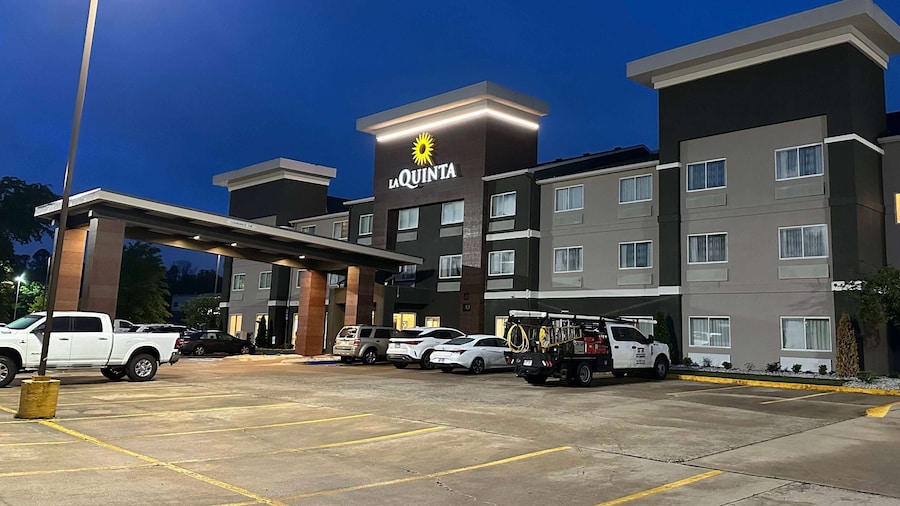 La Quinta Inn & Suites by Wyndham Fayetteville
