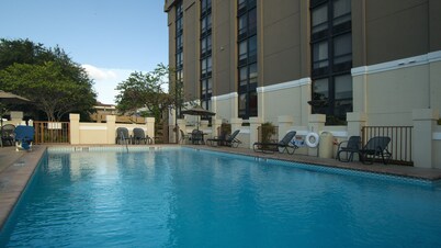 Holiday Inn Express San Antonio-Airport by IHG