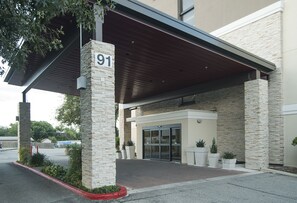 Exterior - Holiday Inn Express San Antonio-Airport by IHG (San Antonio)