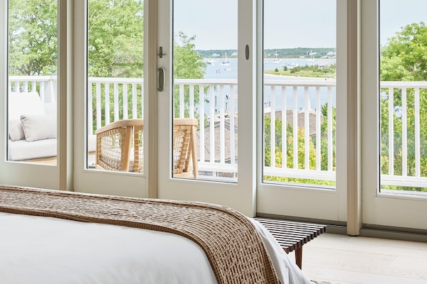 Egyptian cotton sheets, premium bedding, pillow-top beds, desk