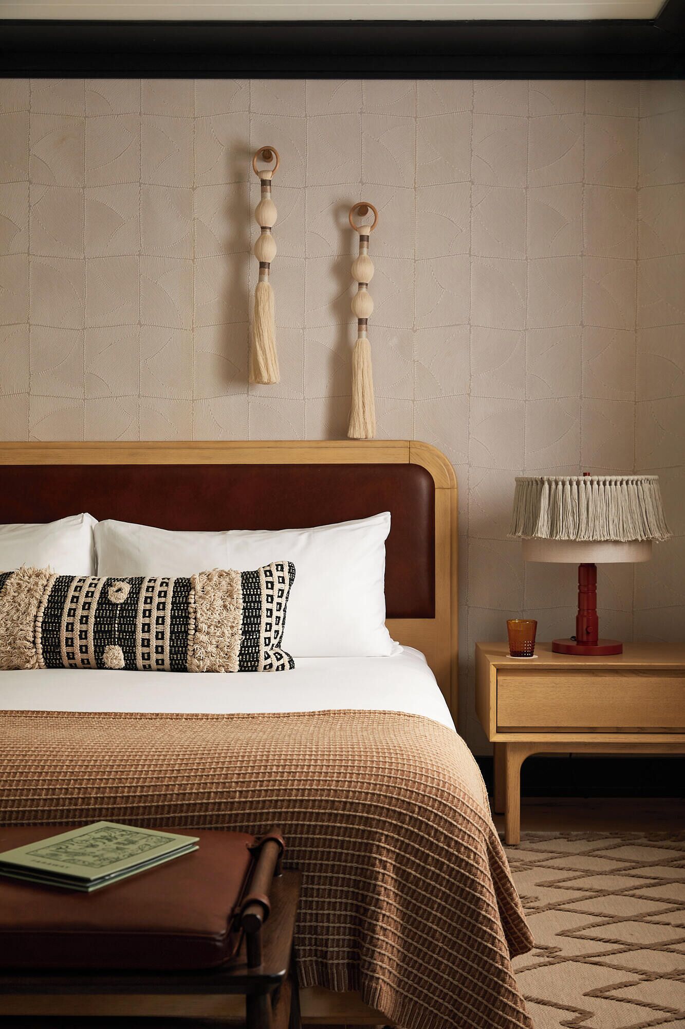 Egyptian cotton sheets, premium bedding, pillowtop beds, desk