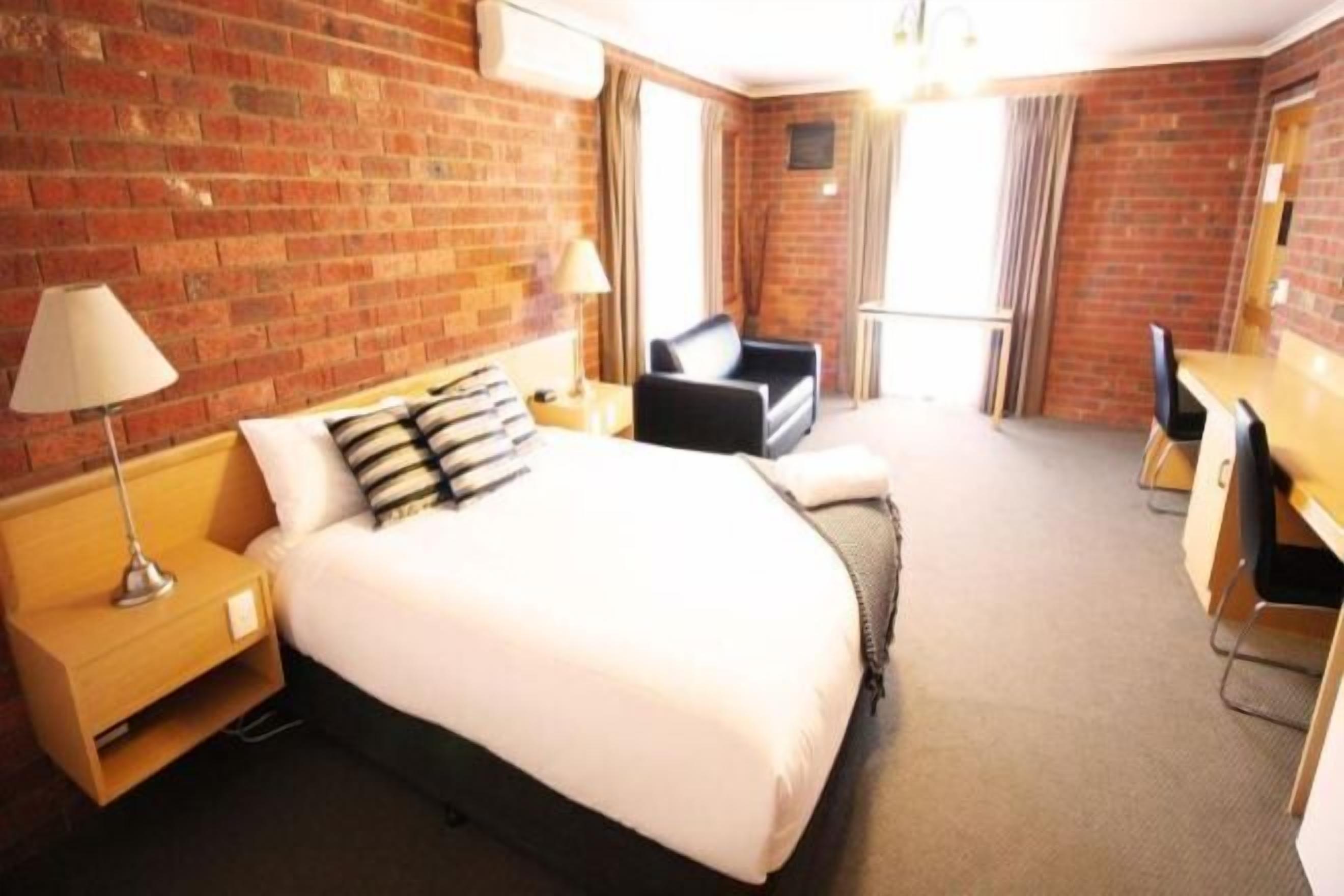 Minibar, bureau, rideaux d’obscurcissement, système d’insonorisation