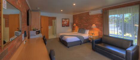 Minibar, bureau, rideaux occultants, chambres insonorisées