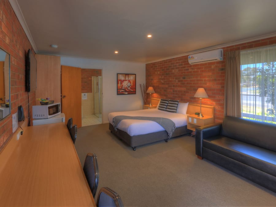 Spa Room | Minibar, desk, blackout curtains, soundproofing