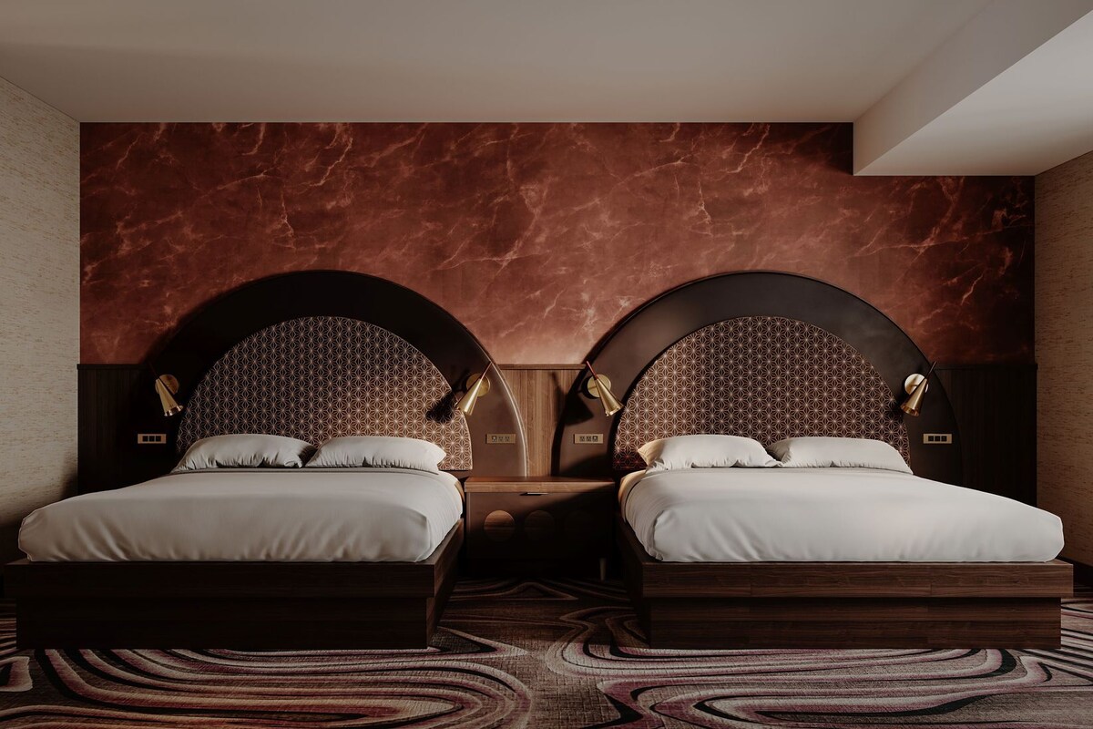 Cortinas opacas, tabla de planchar con plancha, cunas gratuitas