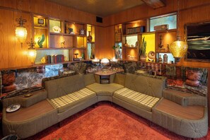 Lobby sitting area - Hotel Zed Victoria (Victoria)
