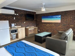 Standard Room, 1 Queen Bed, Non Smoking, Balcony (Standard Queen Room) | 1 bedroom, pillow-top beds, individually decorated