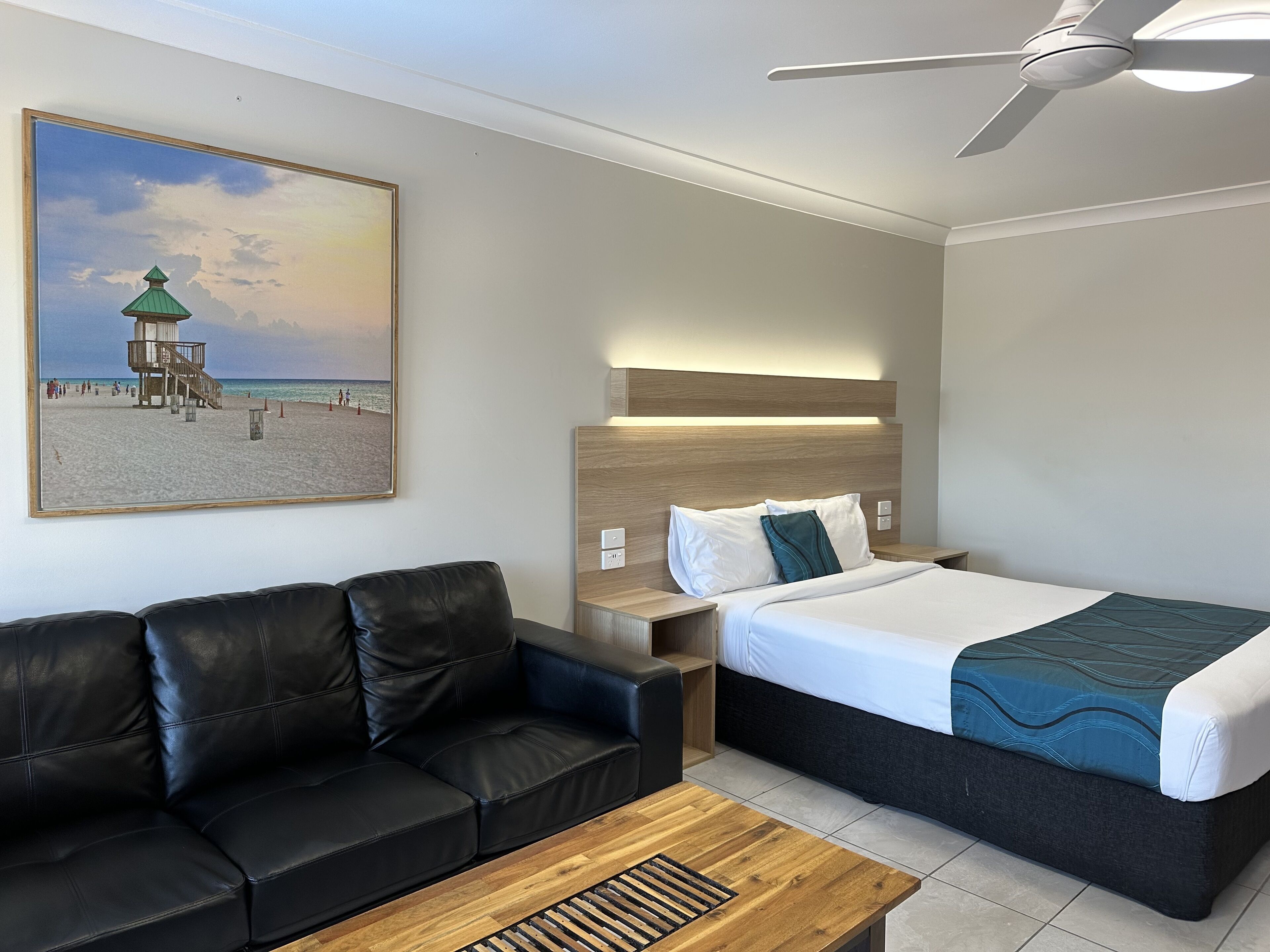 标准房, 1 张大床, 无烟房, 阳台 (Standard Queen Room) | 加厚床垫、特色装修、特色家居、办公桌