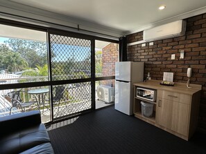 Standard Room, 1 Queen Bed, Non Smoking, Balcony (Standard Queen Room)