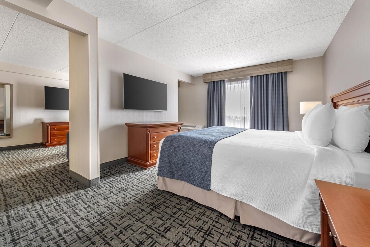 Memory foam beds, in-room safe, blackout drapes, soundproofing