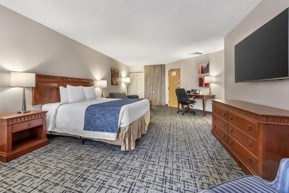 Memory-foam beds, in-room safe, blackout curtains, soundproofing