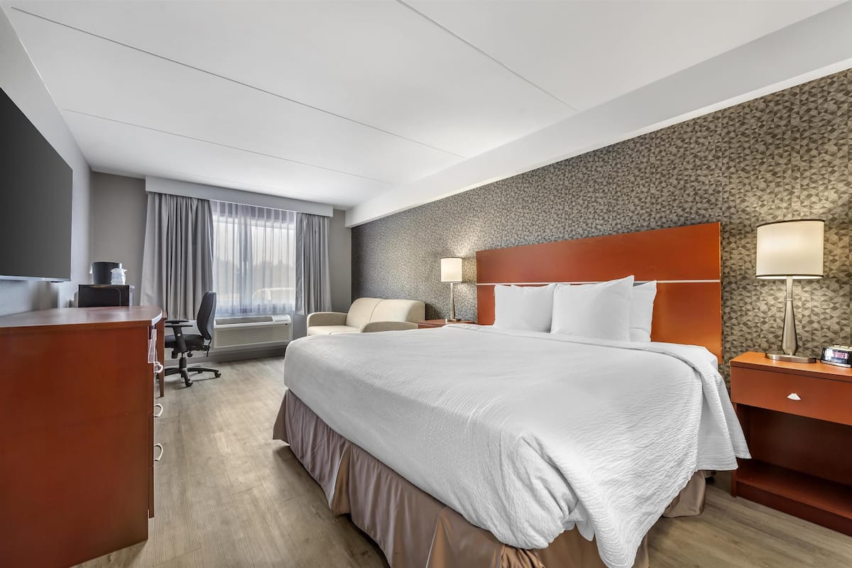 Memory foam beds, in-room safe, blackout drapes, soundproofing