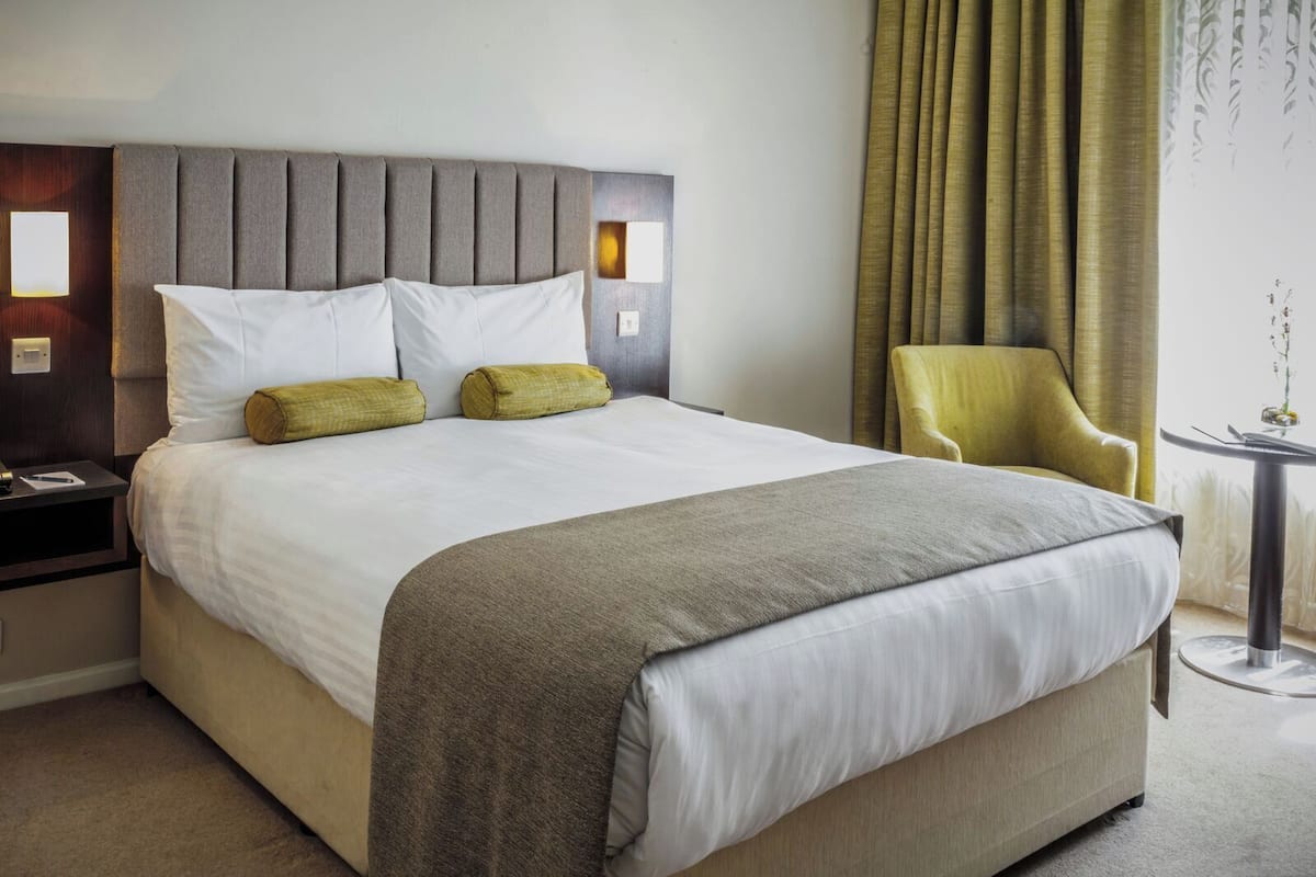 Quarto casal, 1 cama de casal, vista para o jardim | Roupas de cama premium, cofres nos quartos, escrivaninha