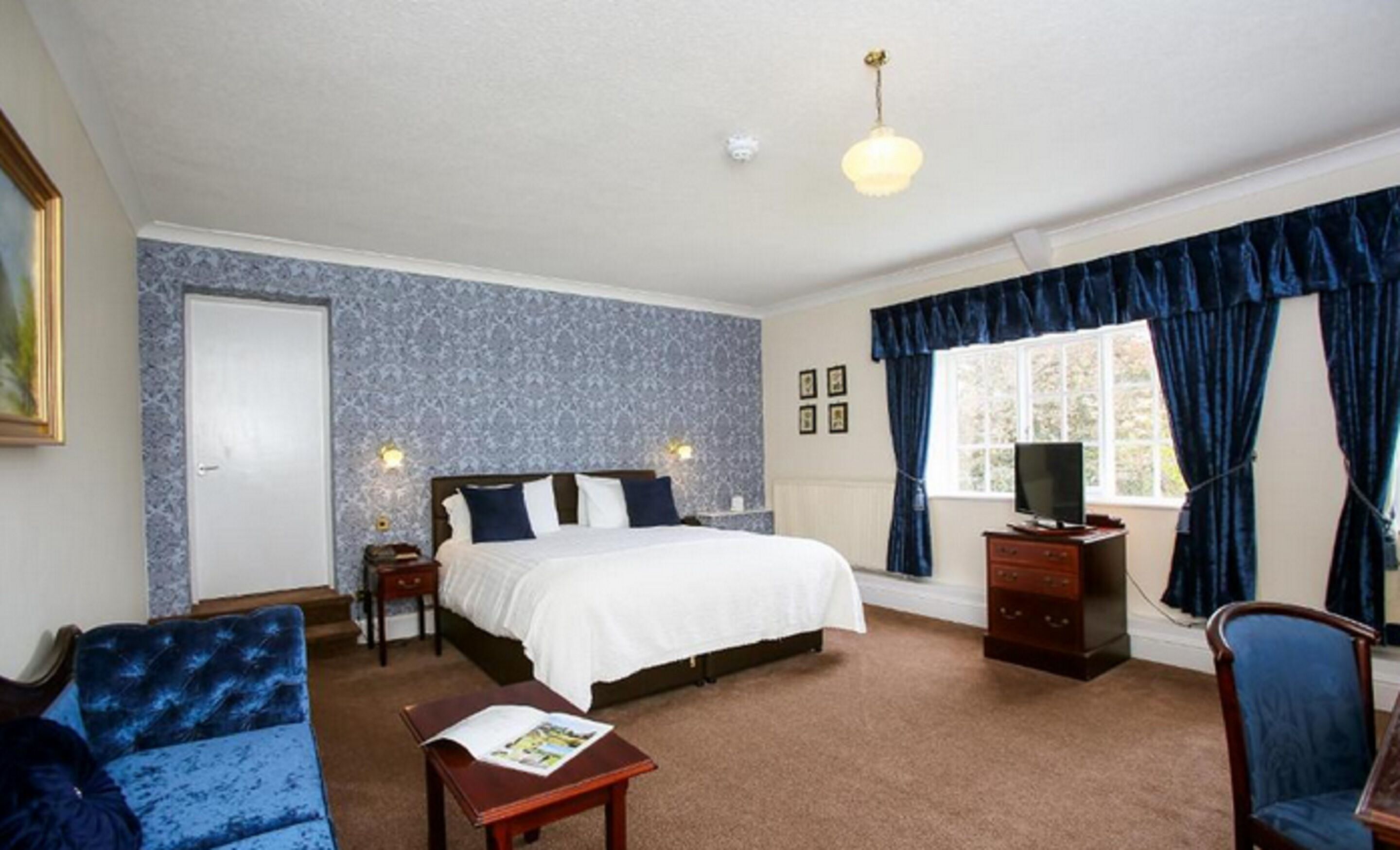 superior king with view | in-room safe, individually decorated, individually furnished, desk