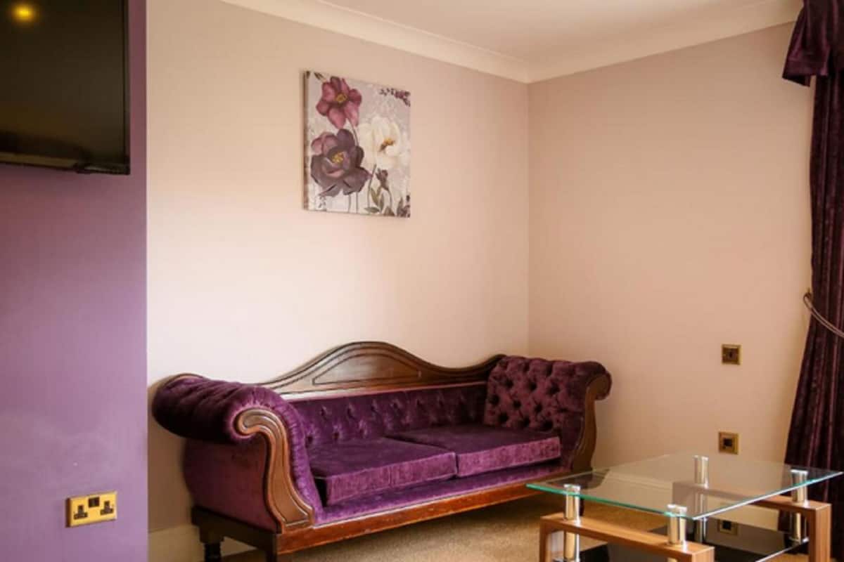 superior king with view | in-room safe, individually decorated, individually furnished, desk