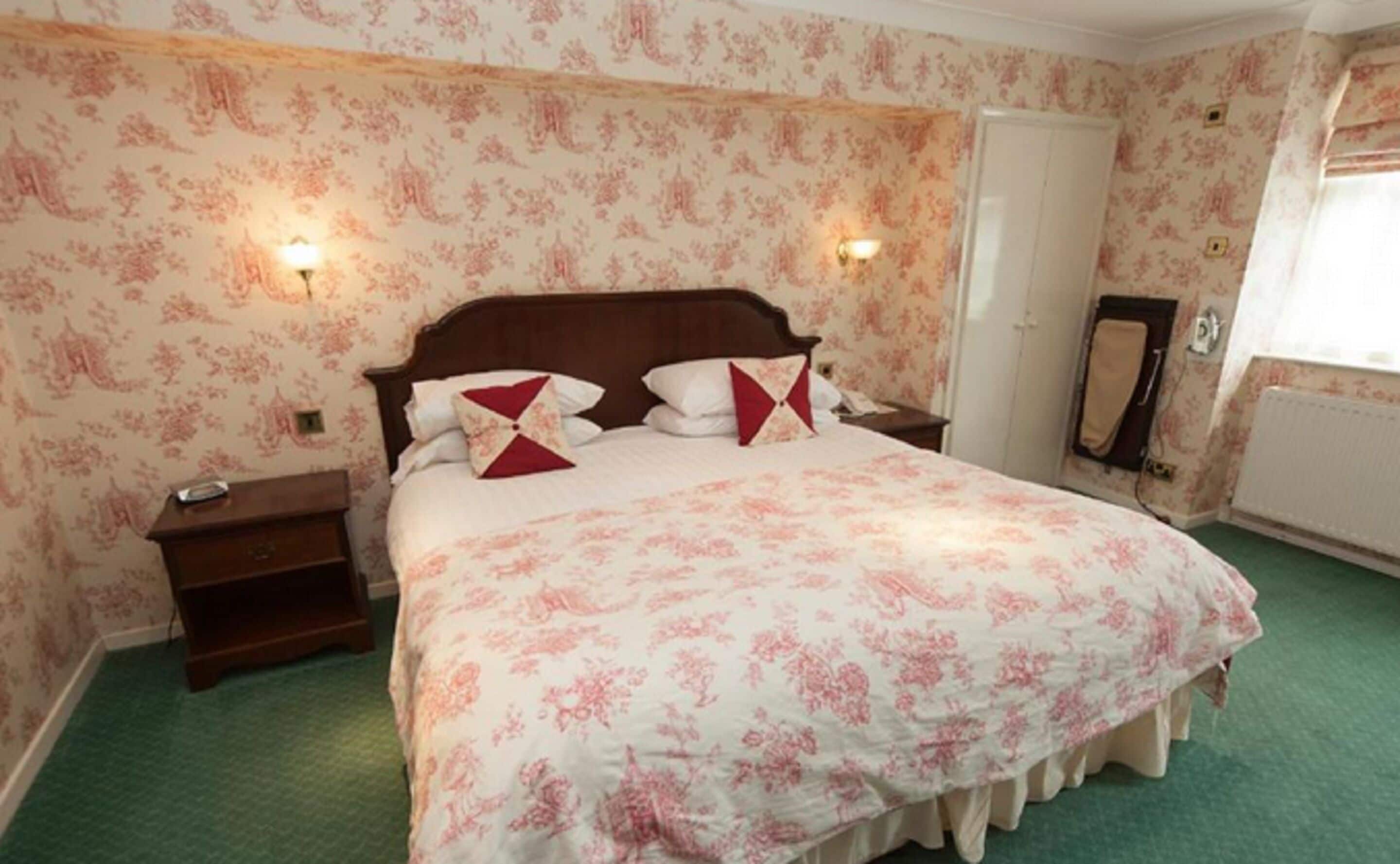 in-room safe, individually decorated, individually furnished, desk