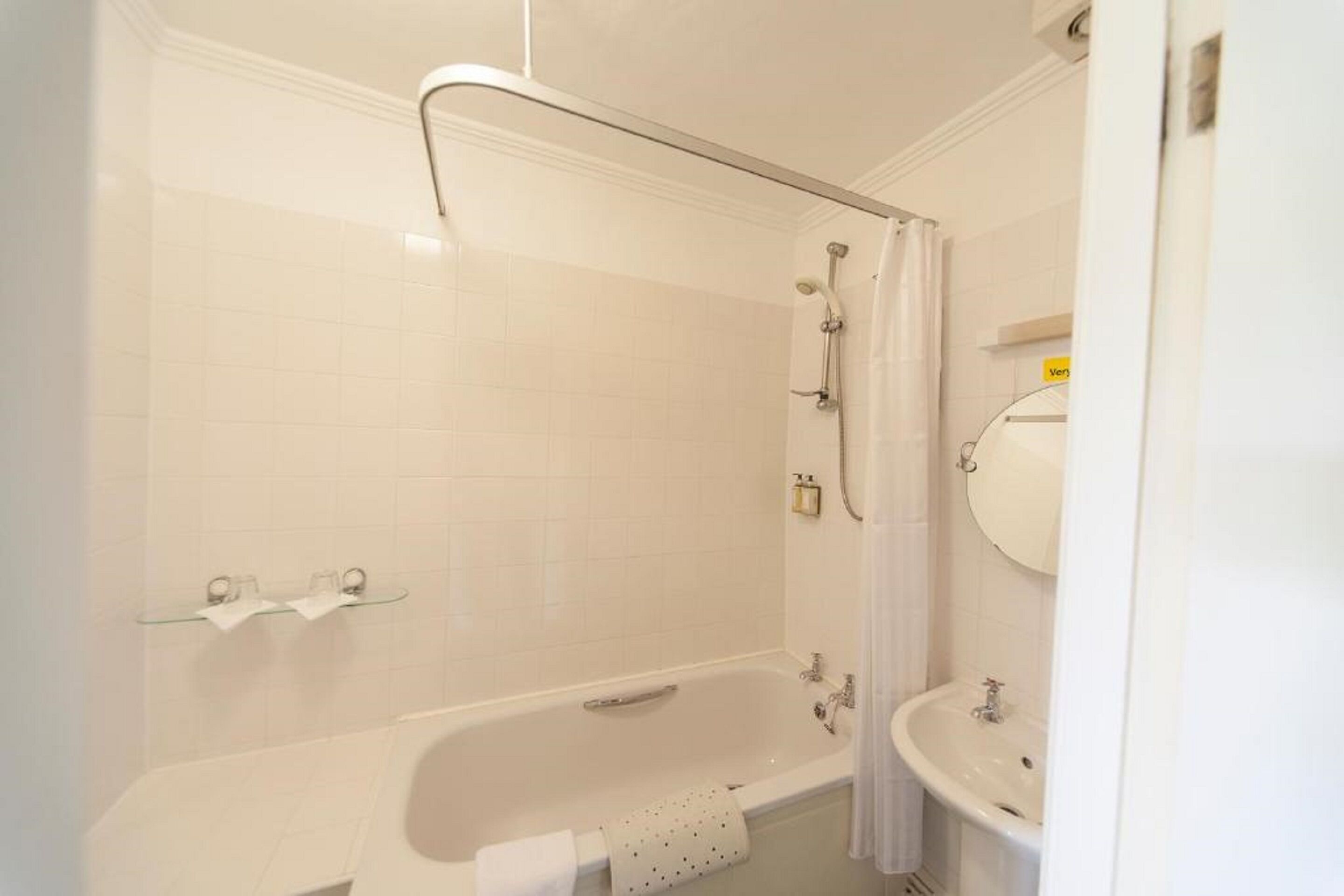 classic double room, garden view | bathroom | combined shower/bathtub, free toiletries, hair dryer, towels