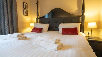 Superior Double Room | Desk, laptop workspace, iron/ironing board, free WiFi