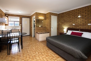 Studio, 1 Double Bed | Minibar, iron/ironing board, bed sheets, alarm clocks