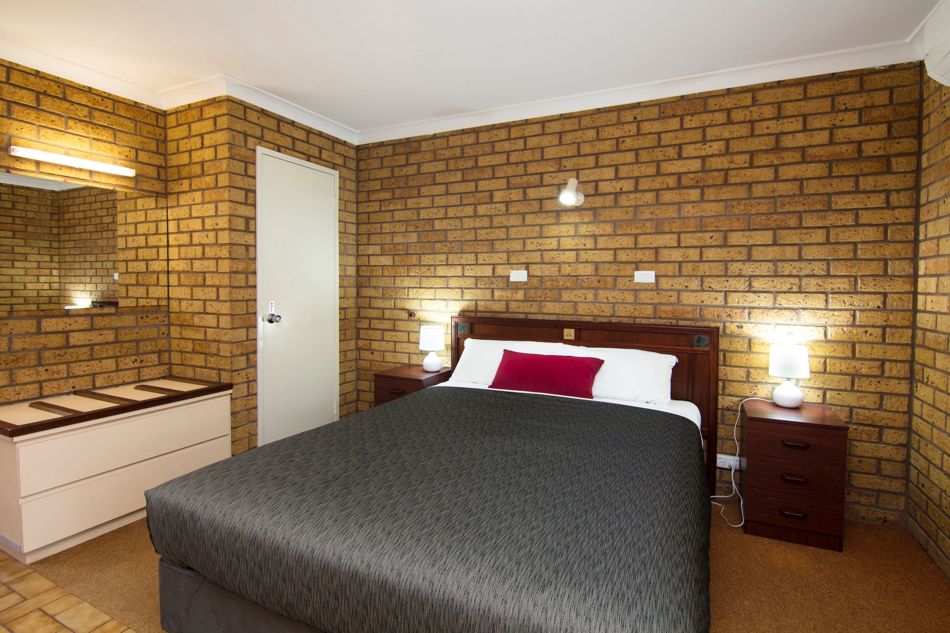 Studio, 1 tweepersoonsbed | Een minibar, een strijkplank/strijkijzer, een wekker, beddengoed