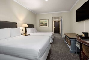 Premium bedding, pillow-top beds, in-room safe, desk - Wyndham Monterrey Ambassador Centro (Monterrey)