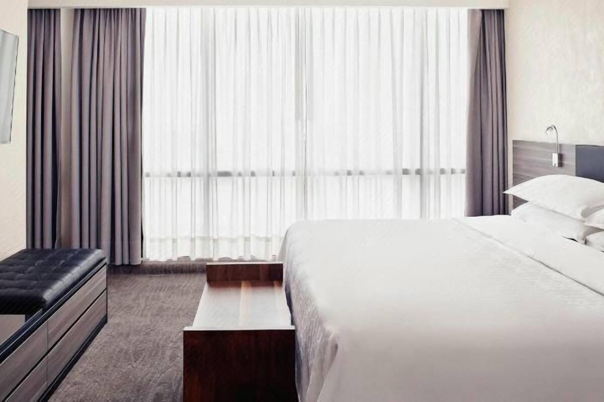 Premium bedding, pillowtop beds, in-room safe, desk
