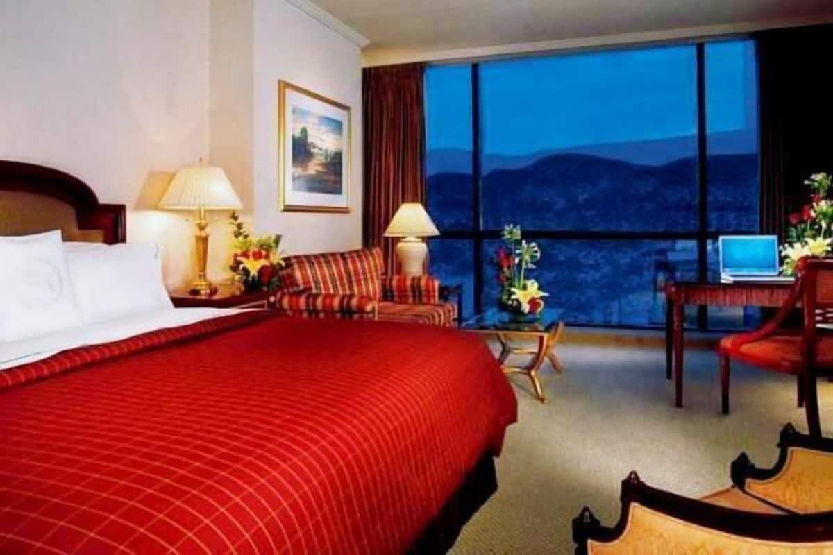 Premium bedding, pillowtop beds, in-room safe, desk
