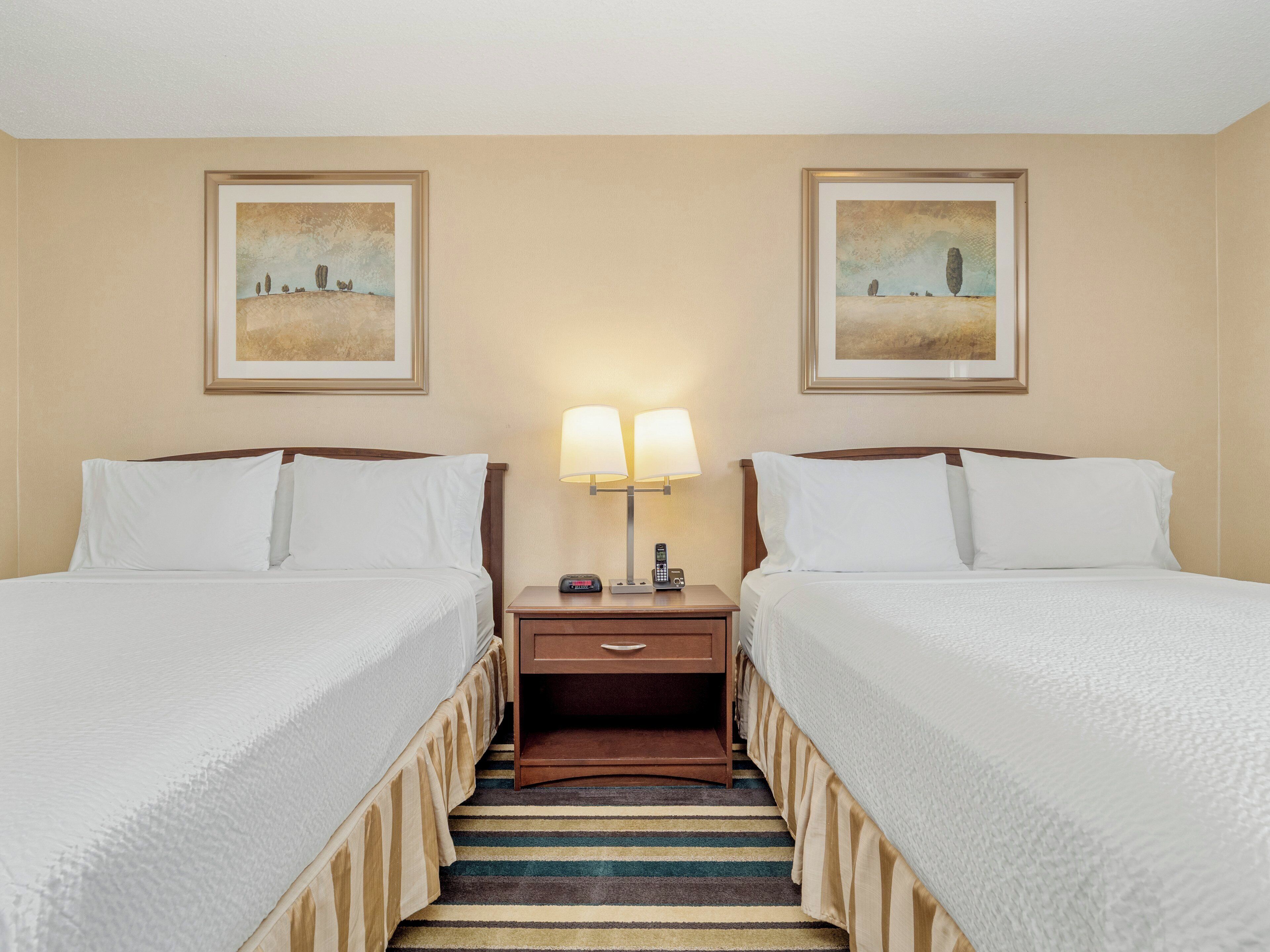 أغطية فراش متميزة وأ لحفة محشوة بالريش وأسرّة بطبقة علوية مريحة ومكتب