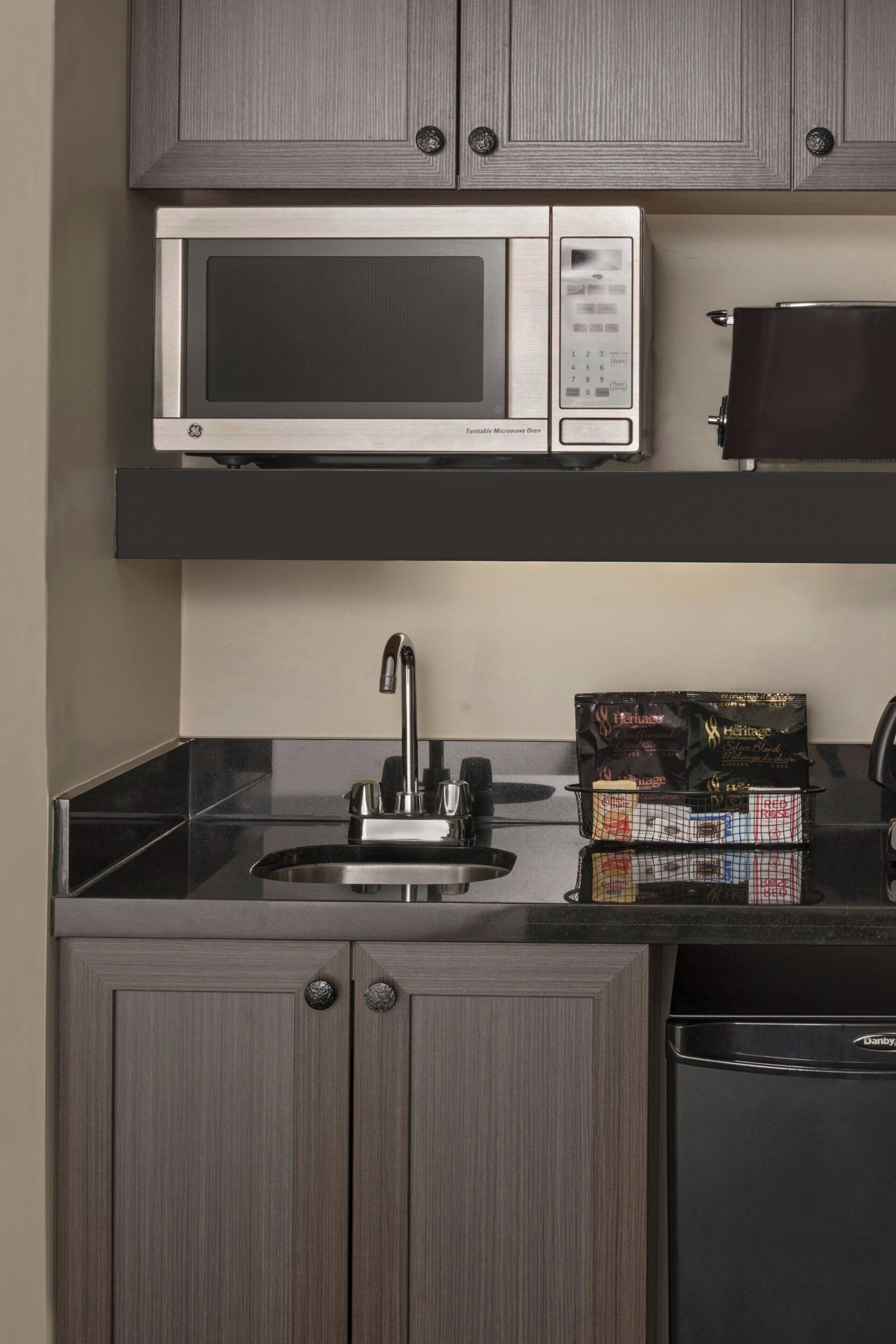 microwave, coffee/tea maker