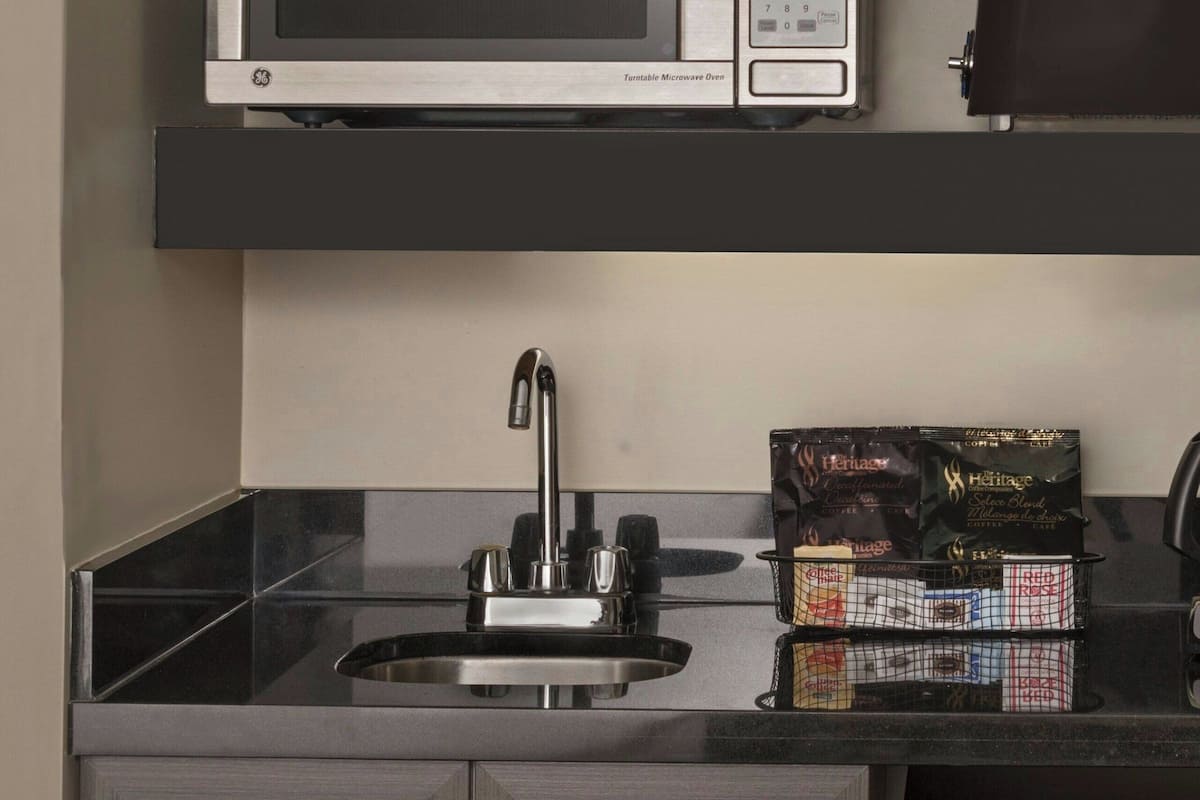 microwave, coffee/tea maker