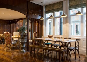 Breakfast, lunch and dinner served - Burley Manor (Ringwood)