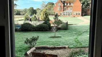 Premium bedding, individually decorated, individually furnished, desk