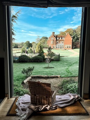 Premium bedding, individually decorated, individually furnished, desk - Burley Manor (Ringwood)