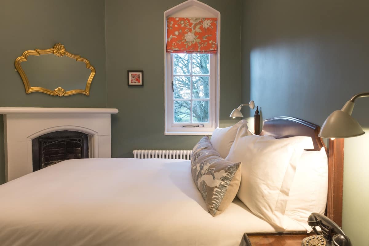 Premium bedding, individually decorated, individually furnished, desk
