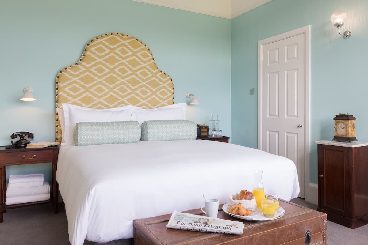 Premium bedding, individually decorated, individually furnished, desk
