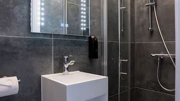Signature-Doppelzimmer, 1 Doppelbett, Nichtraucher | Badezimmer | Dusche, Haartrockner, Handtücher, Seife