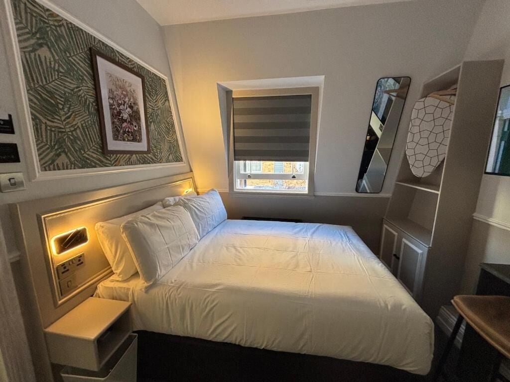 Deluxe Double Studio | In-room safe, individually furnished, laptop workspace, blackout drapes