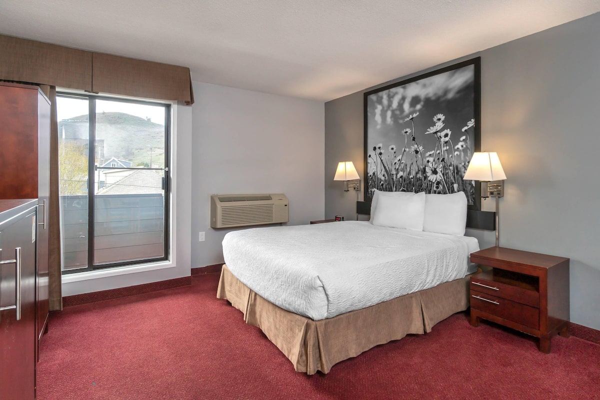 Suite, Multiple Beds, Non Smoking (No Pets) | Desk, blackout drapes, iron/ironing board, free cribs/infant beds