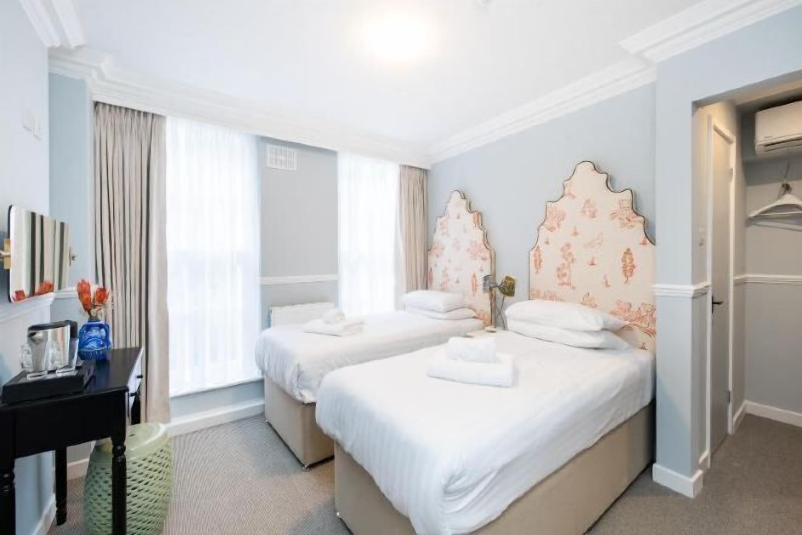 Blendingsgardiner, strykejern/-brett, wi-fi (inkludert) og sengetøy