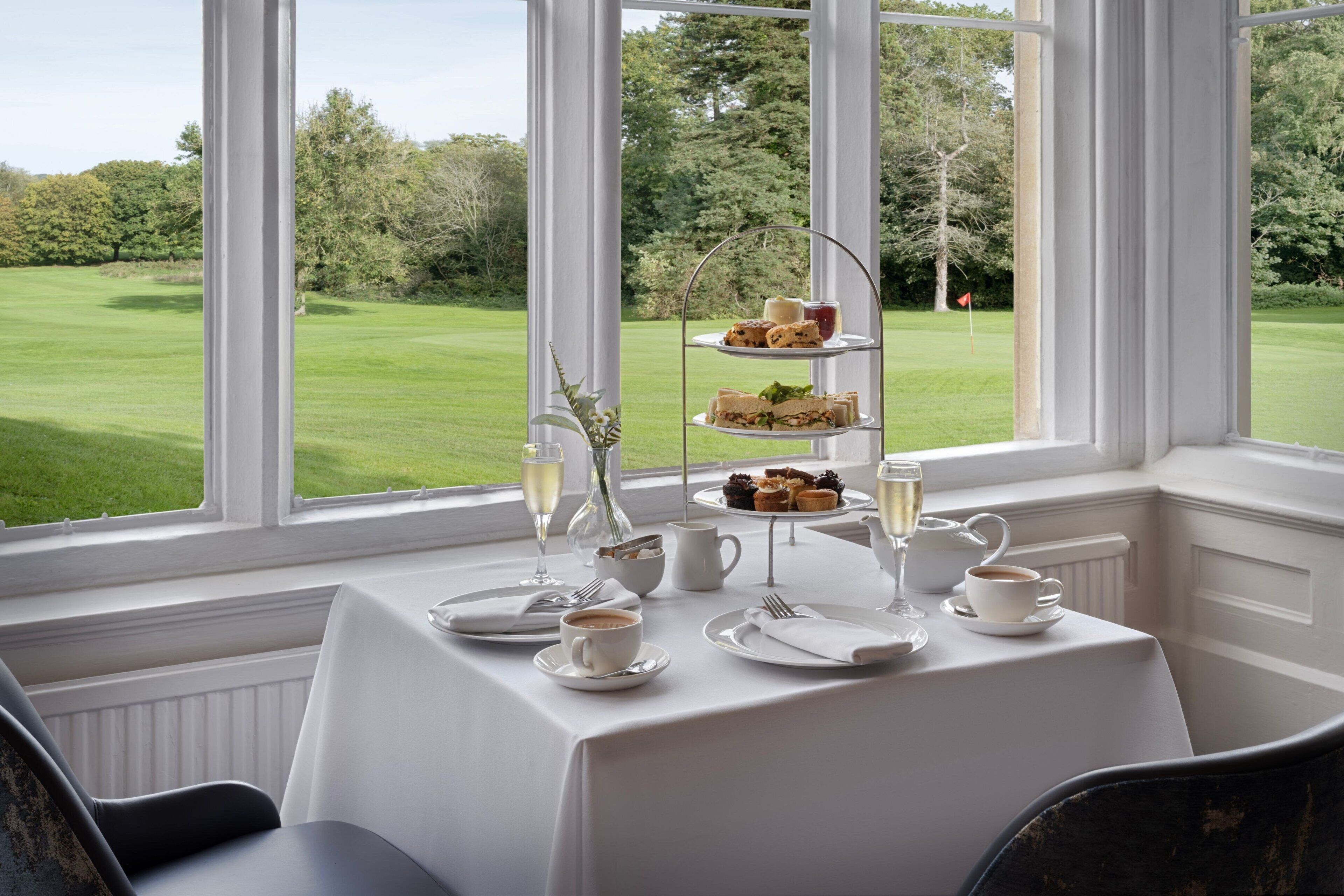 breakfast, lunch, dinner served; british cuisine