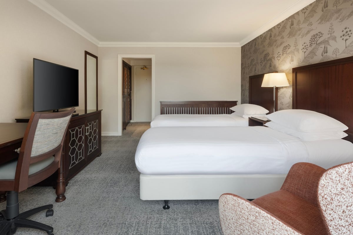 Deluxe Room, 2 Single Beds, Non Smoking | 1 bedroom, premium bedding, pillow-top beds, in-room safe