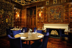 Breakfast, lunch, dinner served; British cuisine 