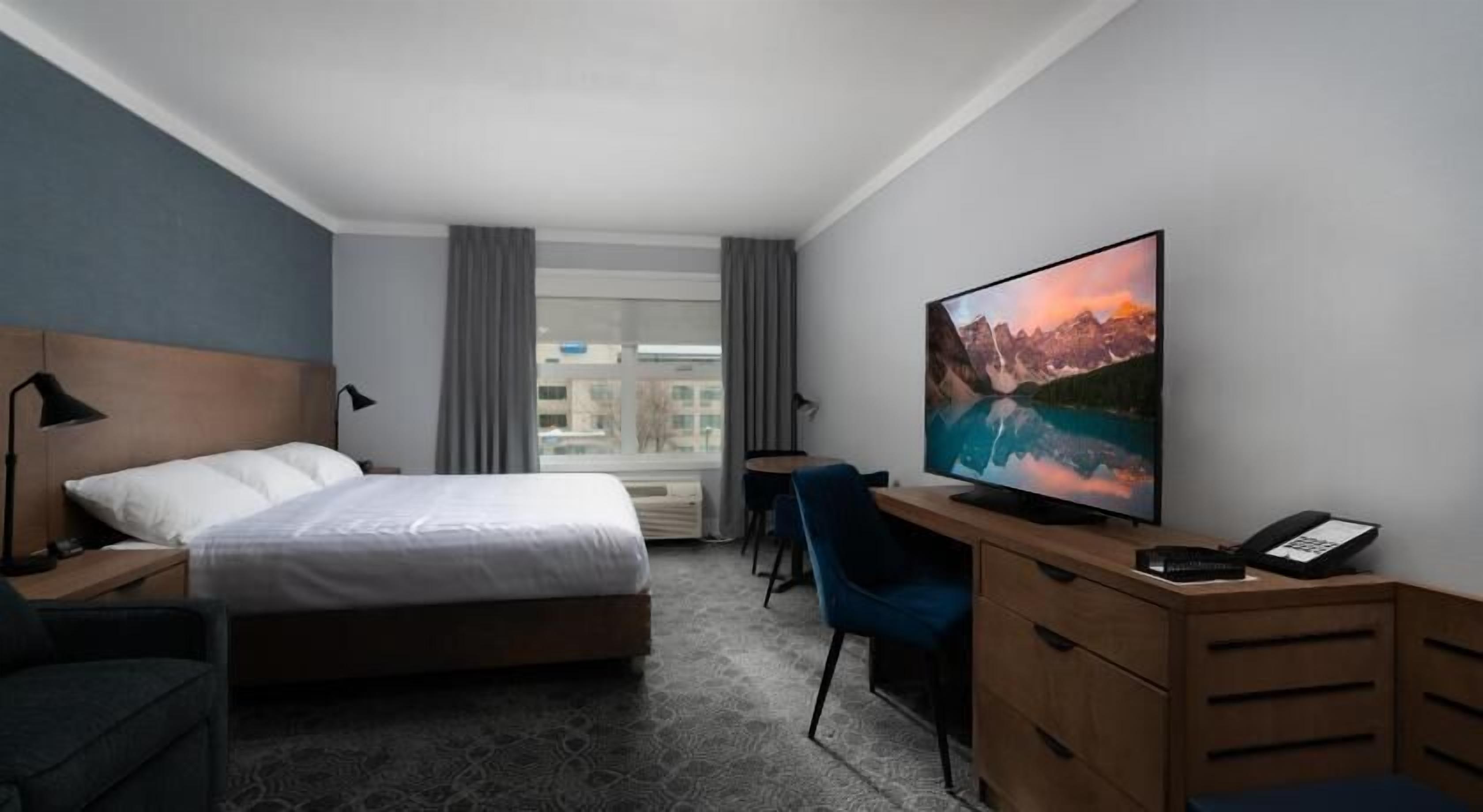 Premium bedding, pillow-top beds, in-room safe, desk